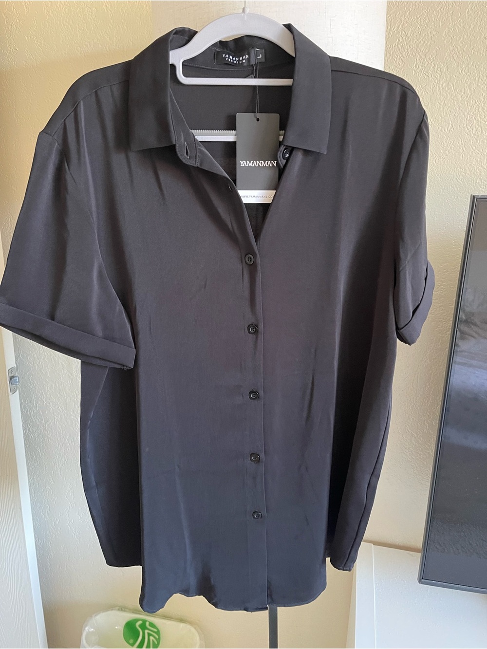 Yamanman Women’s Short-Sleeve Black Button-Up Shirt